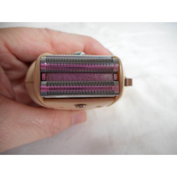 Vintage Schick Super Honed Electric Razor in case - Picture 8 of 9